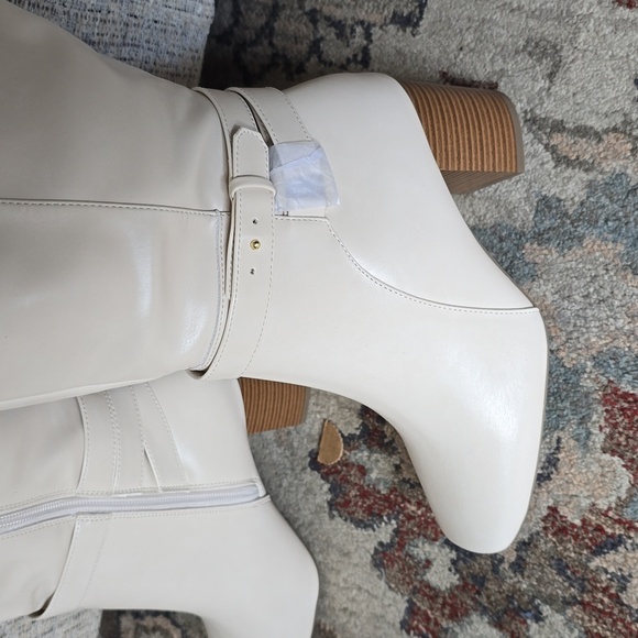 LIZ CLAIBORNE WOMEN'S CREAM HIGH ZIP WIDE WIDTH & WIDE CALF BOOTS SIZE 6 WIDE - Picture 4 of 14